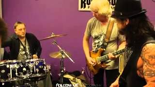 Dave Navarro & Simon Townshend drop by Rock and Roll Fantasy Camp in Las Vegas