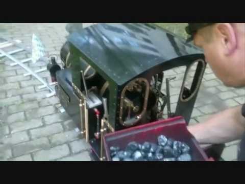 Eine echte Dampflok im Oly- Dorf