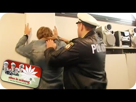 Jugendlicher klaut im Elektromarkt | Alles In Ordnung