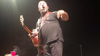 Furious Aaron Lewis Throws Drink, Screams At Audience At His Show