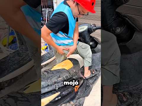 El agua sorpresa y el secreto del protector de la motocicleta🤯 #shorts #ytshorts