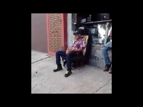 Viejito vuela!!-Clip 1