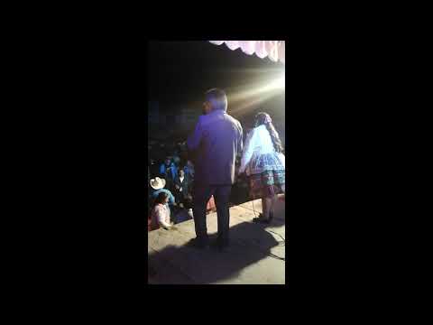 Florencia Chipana con el arpa de (Líder Ocon )