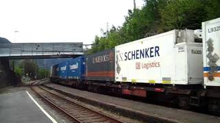preview picture of video 'CargoNet TRAXX electric locomotive passing Vaksdal station and pulling...'