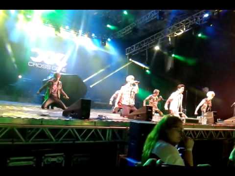 [20150710] Cross Gene Live In Brazil @AmazingBadLady