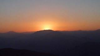 preview picture of video 'Mount Nemrut at sunset - Nemrut Dağı'