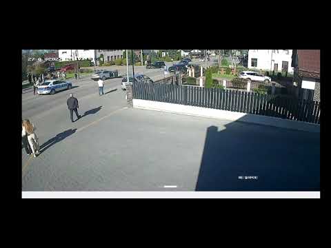 Momentul impactului între mașinile implicate în incidentul de la Vicovu de Jos