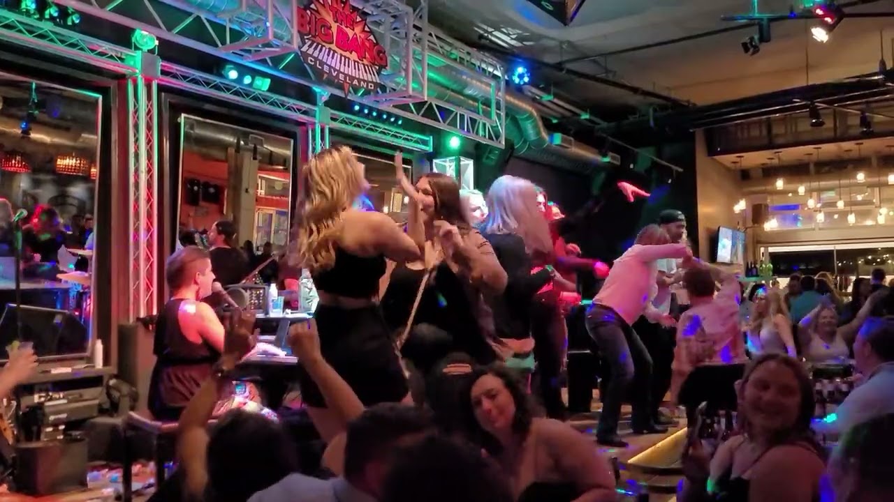 Promotional video thumbnail 2 for Valerie's Dueling Pianos