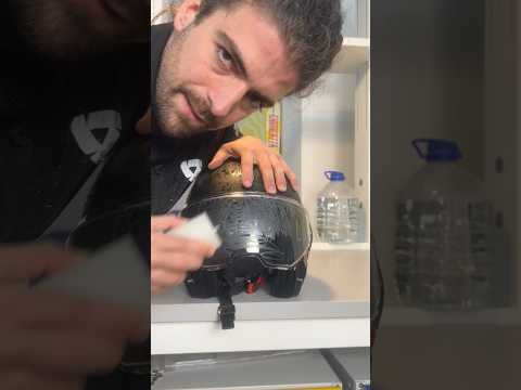 La visiera del casco PERFETTAMENTE IDROFOBICA con una candela