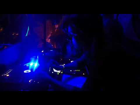 Guapa Lee vs Cyrax 👾 @ Kais 43