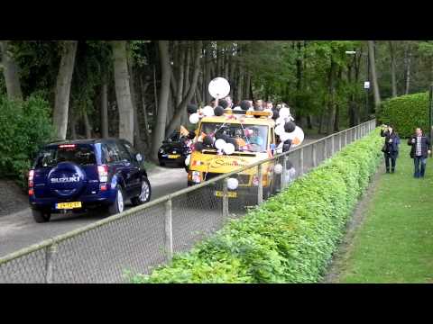 WWNA D1 kampioen terug met de kar.MOV