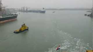 preview picture of video 'P&O Ferries Pride of Rotterdam aankomst in haven Europoort. On board arrival in harbour.'