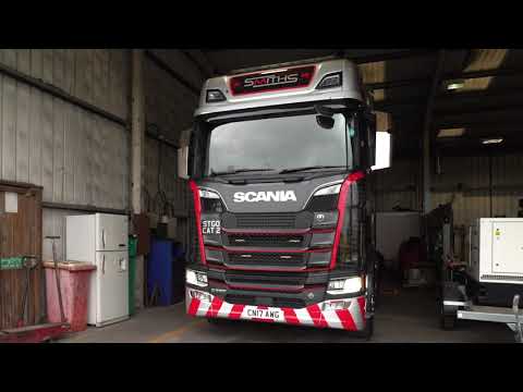 Heavy haulage with Smiths' V8 Scania S580