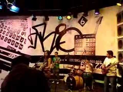 Lanna Rodrigues  - Faz Frio Sem Você  - Atitude.com