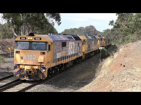 8152-BL27-X48-BL28 on 3CK5 empty grain to Dimboola at Seymour.  18-12-18.  16.33.25.