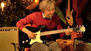 Video thumbnail for Epiphone Coronet from 1959 presented by Vintage Guitar Oldenburg and Tobias Hoffmann by Vintage Guitar Oldenburg
