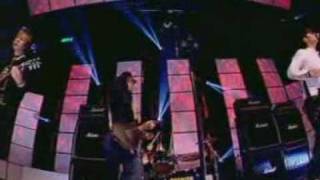 2005-01 - Busted - She Wants to Be Me (Live @ TOTP)