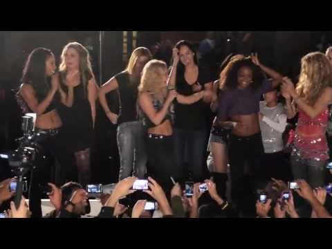 Shakira teaches fans the Loca dance