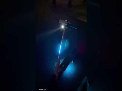 E Scooter Okai Neon ES20 im dunklen - LED lights