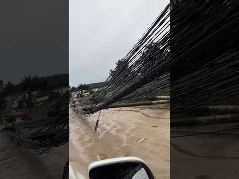 Postes caen en El Tabo