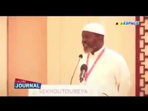 Le président Alpha Condé mort de rire 😄😃😄