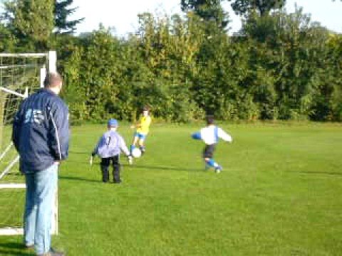 Ruben Dupont scoort met links (HVCH F2 - OSS'20 F2: 2-8)