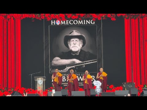 IRL🔴 BOBBY WEIR OF THE GRATEFUL DEAD @ CIVIC CENTER PLAZA SAN FRANCISCO CALIFORNIA USA