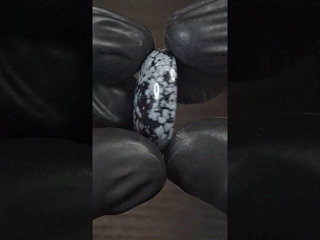 حجر سنو فليك اوبسيدان طبيعي