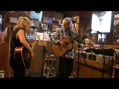Robyn Hitchcock with Emma Swift- Motion Pictures (Live at Grimey's)