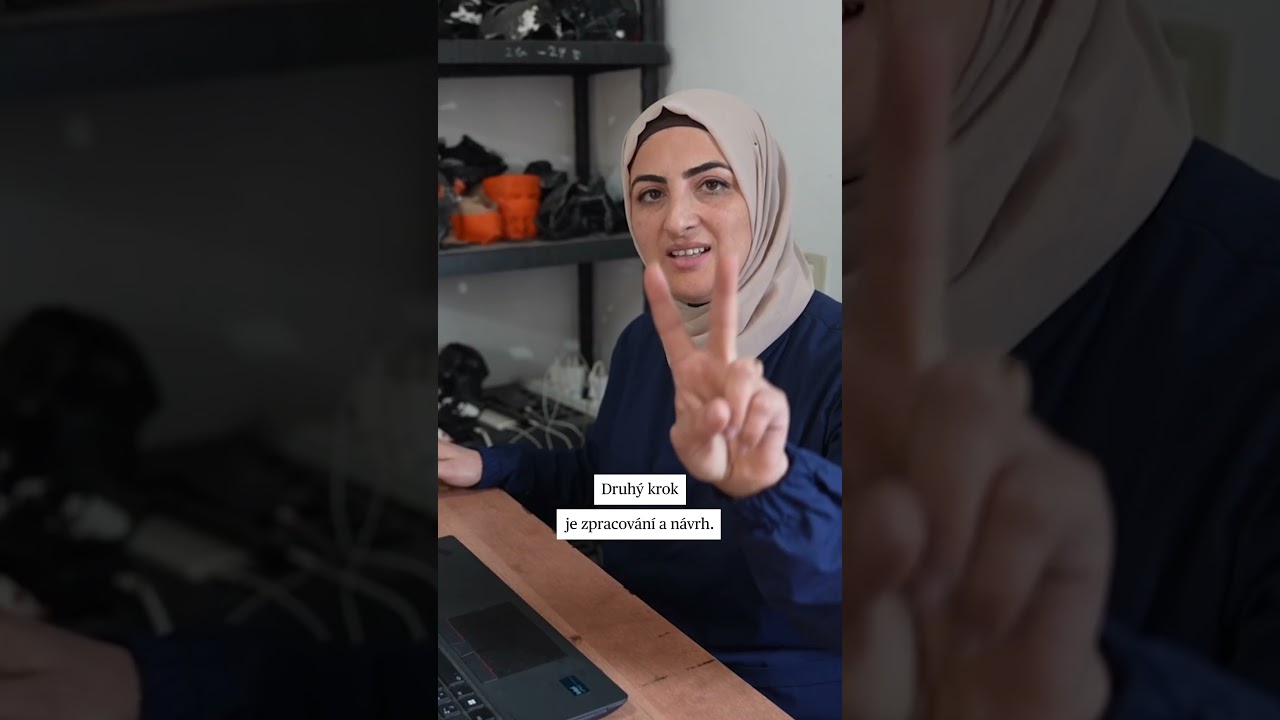 Gaza: jak vznikají masky pro popálené děti
