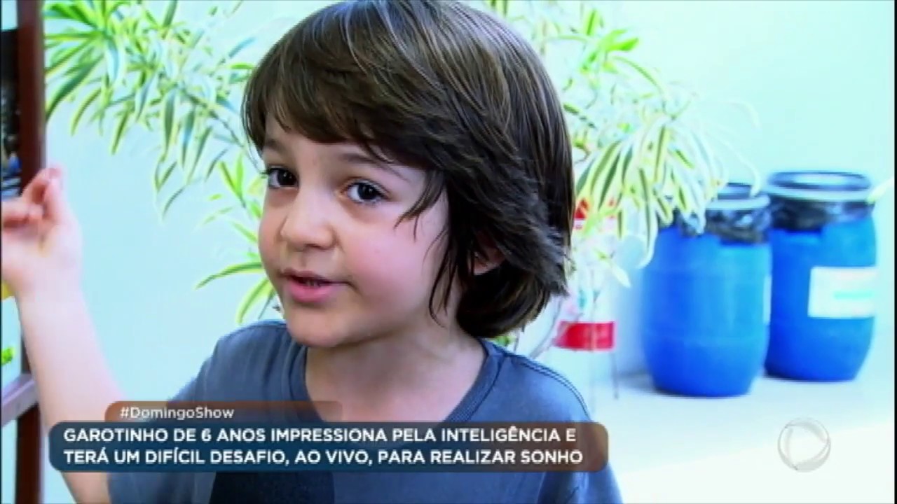 Conheça Theo, o garoto de seis anos que surpreende pela inteligência