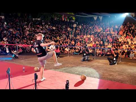 Adrian Duszak - FREESTYLE FOOTBALL Show in Mumbai (INDIA)