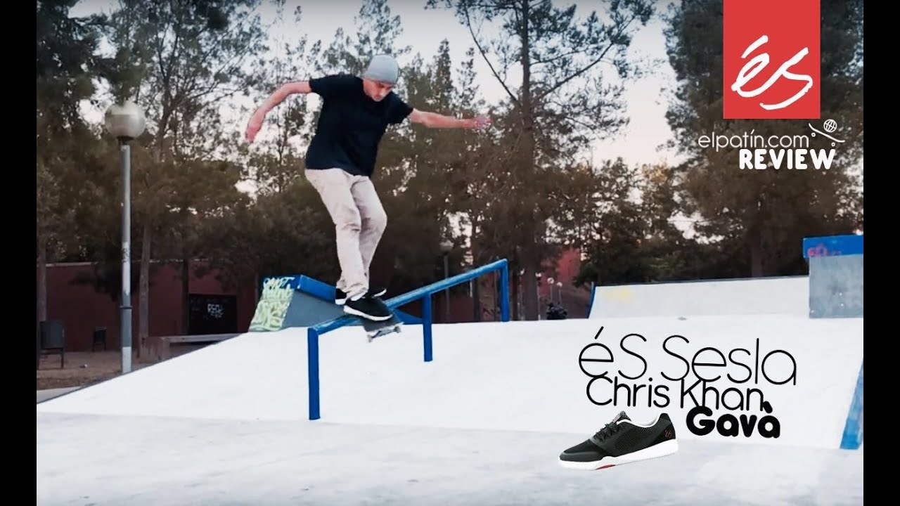 Chris Khan prueba las éS Sesla en el park de Gavà