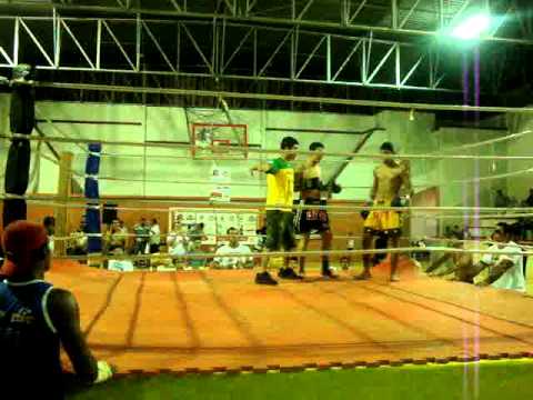 luta muay thai pulguinha(beraba) 1° round- luta realizada em Frutal MG