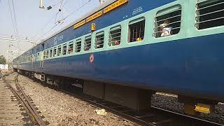 preview picture of video '16592 - Mysuru - Hubballi Hampi Express departing from Ballari Junction'