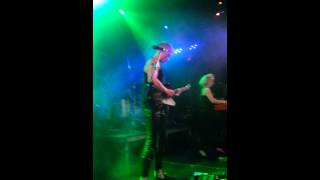 Mother Mother live - Get Out the Way (clip)