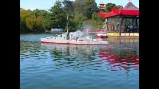 preview picture of video 'Naval Battle with Model Boats (manned & RC) Peasholme Park Scarborough'