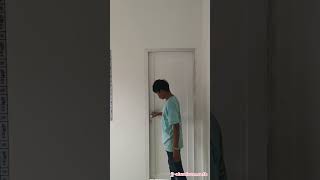 ประตูบานเปิดลูกฟูกทึบวงกบไม้เดิม