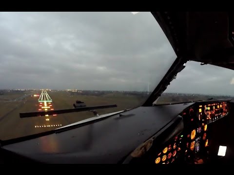 Heavy Crosswind Landing in Copenhagen - Cockpit 737