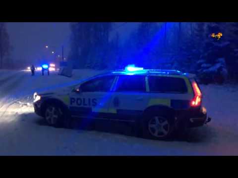 En person död när två bilar frontalkrockade