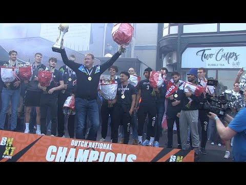 Feestelijke huldiging ZZ Leiden na behalen landskampioenschap