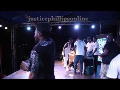 YAA PONO CRAZY PERFORMANCE MADE FANS GO MAD ON STAGE WHILES PERFORMING WITH DJ SLIM @KNUST CAMPUS...