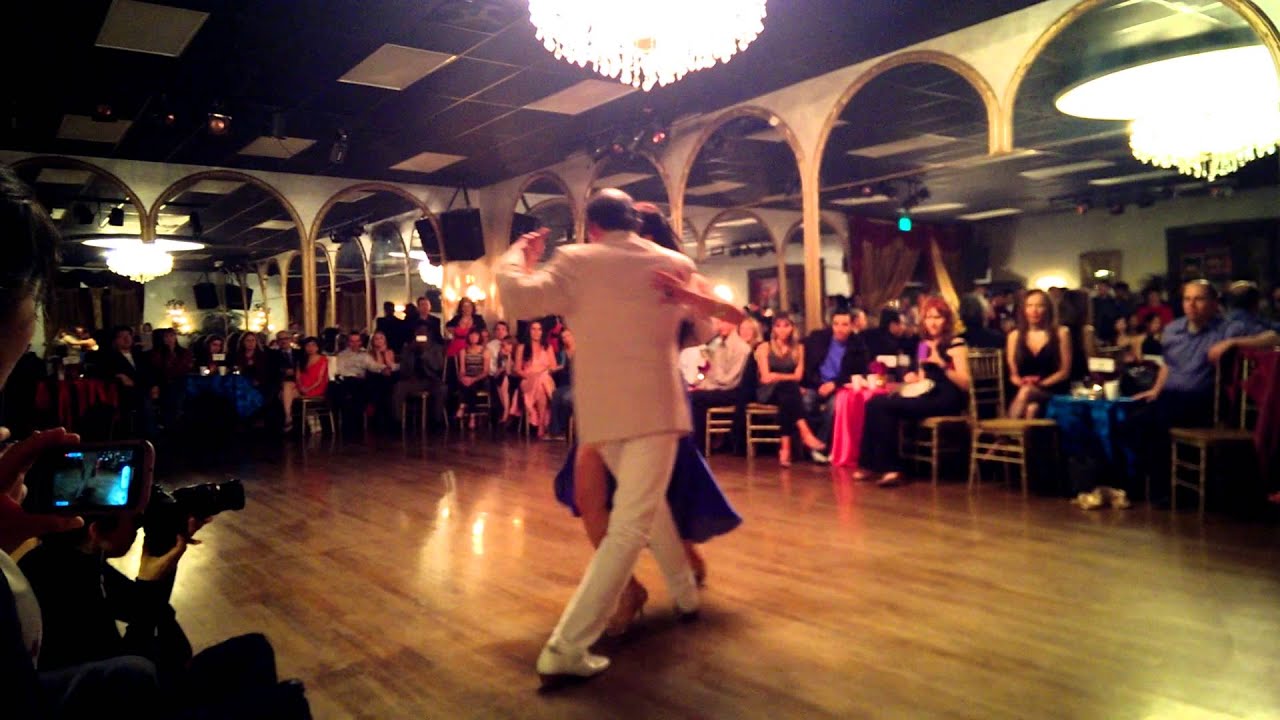 Carlos Copello & Yuliana Basmajyan perform at Milonga Luna.