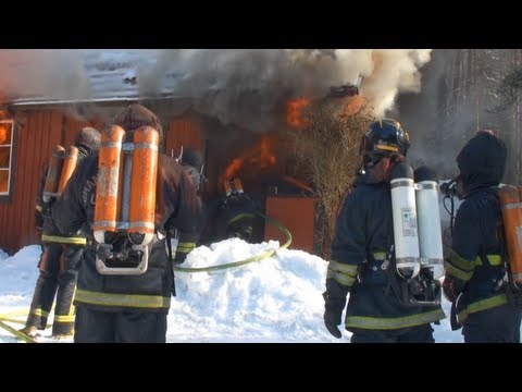 *INSIDE VIEW* Björklinge deltidskår övar med ett rivningshus i Sätuna