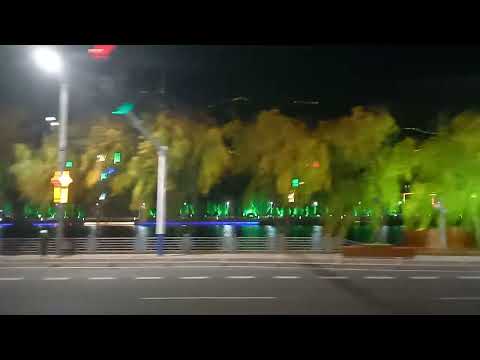 Iluminação da margem do rio na cidade de Chengde, província de Hebei, China