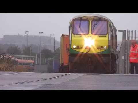 Irish Rail class 201 (215) + IWT Liner - Alexandra Road.