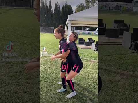Manuela Giugliano & Valentina Giacinti😂🫂 (Italian footballers) #shorts #football