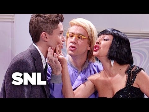Art Dealers: Pronouncing Pam - Saturday Night Live