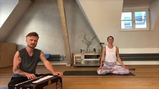 Jivamukti Yoga für Fortgeschrittene mit Tobias & Kathrin (Live Session