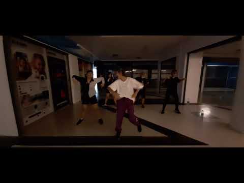 Boy in luv - BTS (cover by bungee bomb) (1)